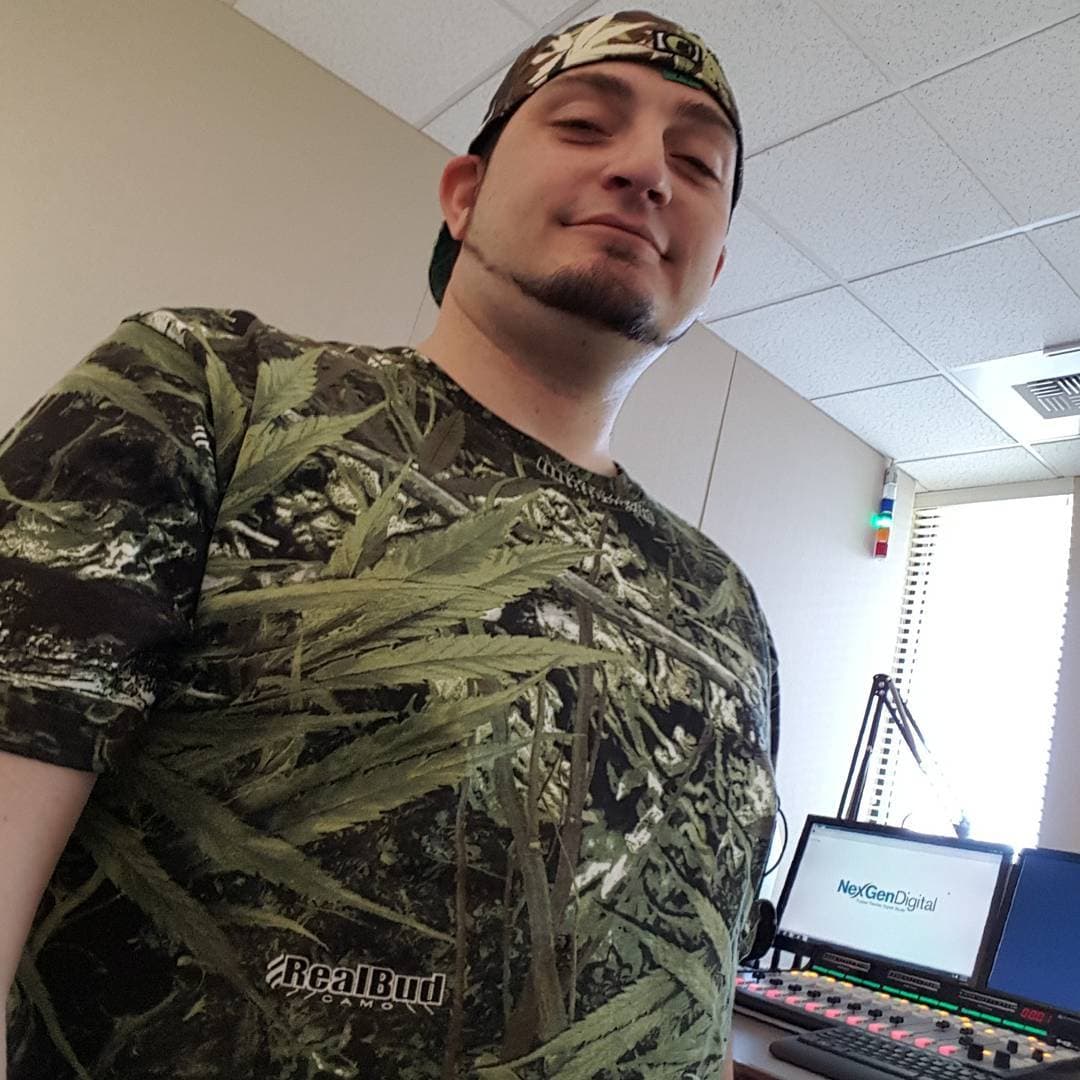Kronik promoting his Rock 104.5 afternoon show with a holiday cannabis-themed message
